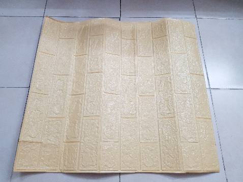 Miếng dán mới đẹp, thích hợp dán bề mặt khô ráo, chỗ tường ẩm mới không dính keo thôi, nói chung khá ổn.