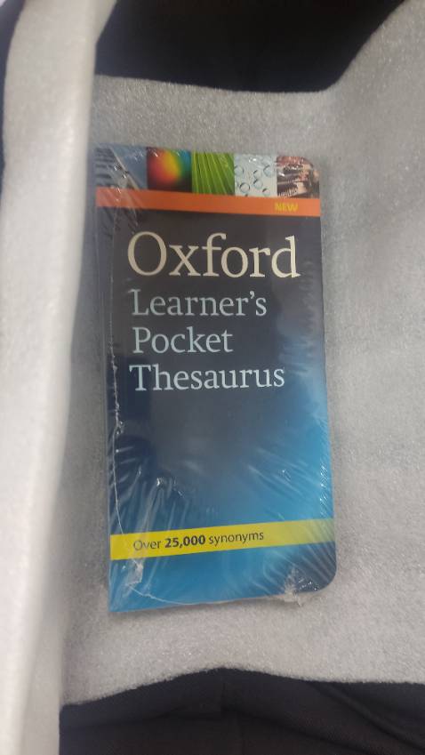 Sách đẹp và còn nguyên niêm phong bọc ni lông
