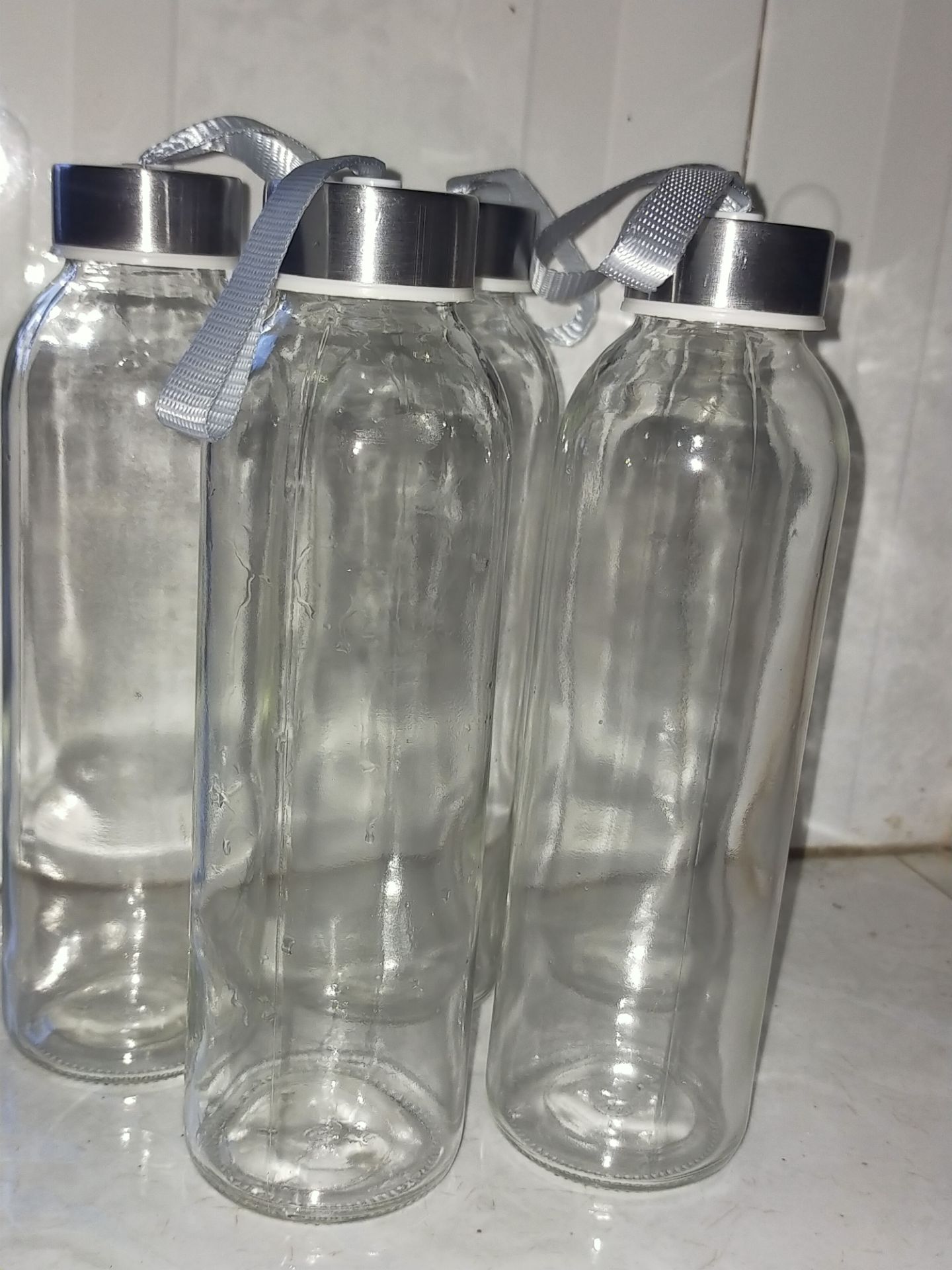 mới nhận được hàng về nên lên đánh giá luôn, gói hàng rất cẩn thận hàng về còn nguyên không bị vỡ ,giao hàng nhiệt tình. nói chung là rất hài lòng về sản phẩm mới giao :))