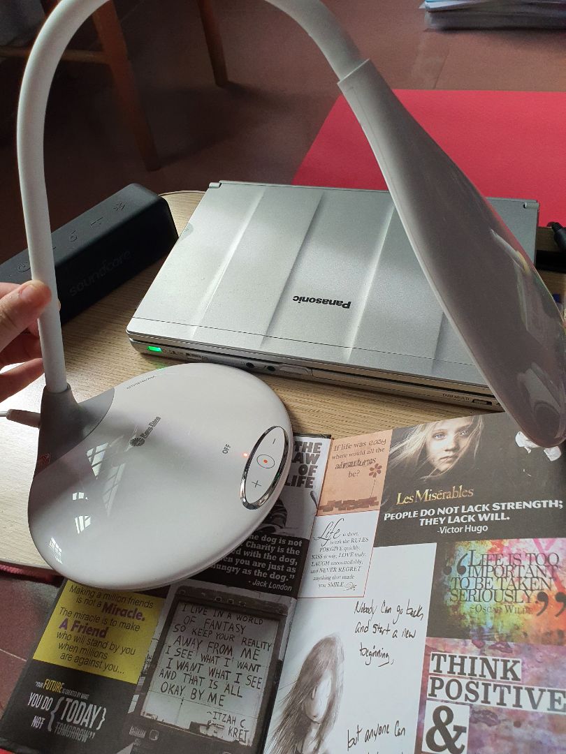 Đèn sáng, dùng rất tốt, cảm ứng nhạy.
Thiết kế của đèn đẹp, rất chắc chắn.