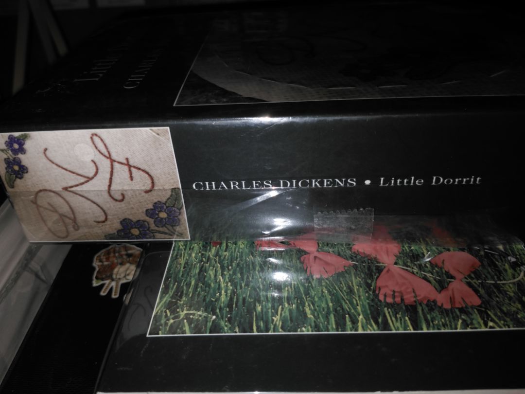 sách hay, đều là những tựa hay và được đón đọc nhiều nhất của charles dickens. Shop chuẩn bị hàng cực kỳ chu đáo và kỹ lưỡng. Bên ngoài từng quyển còn được cẩn thận bọc nilon. Sách về tay mình phưng phức mùi giấy mới. Iu shop nhìu nhìu