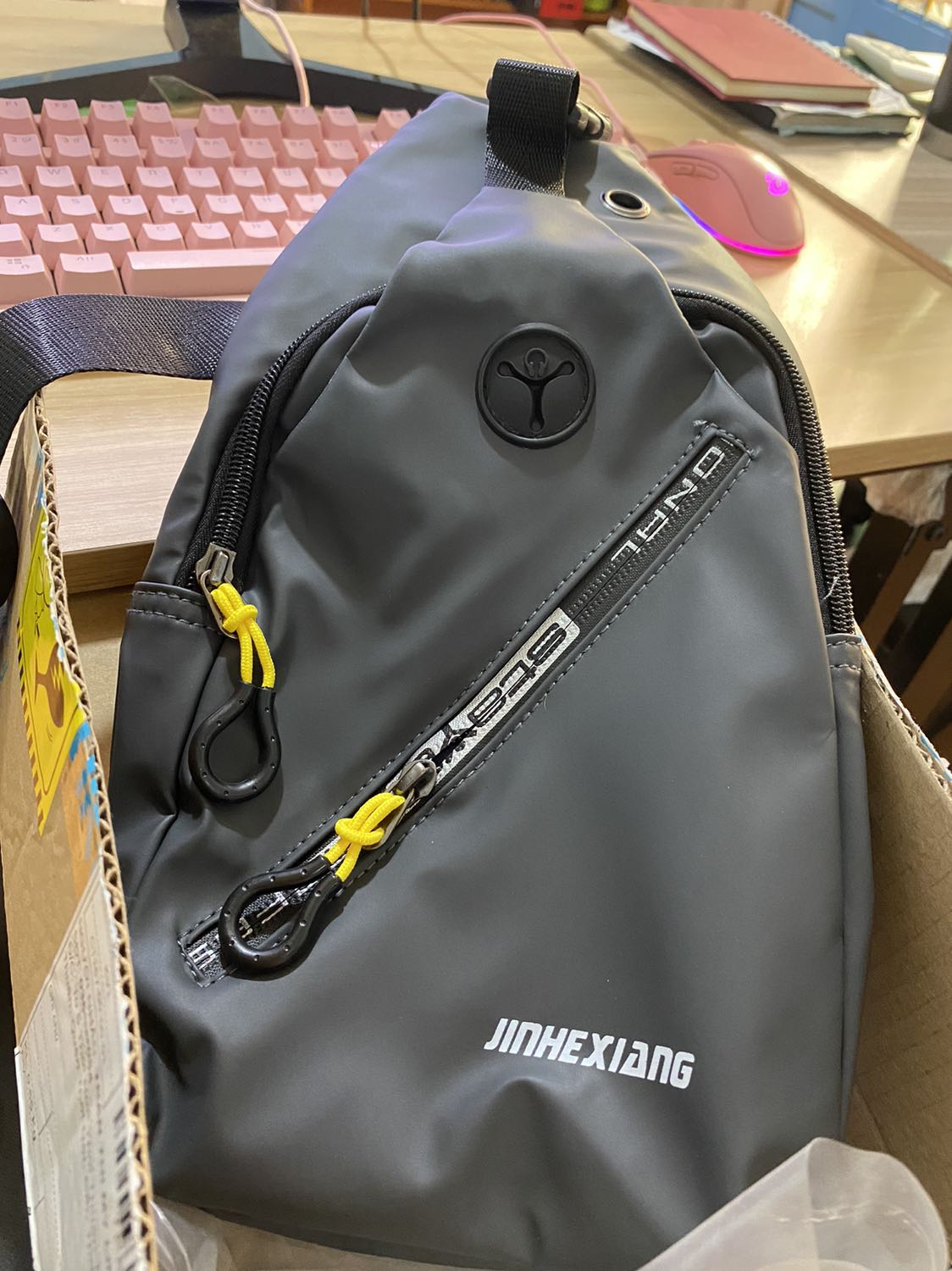 Mua cho chồng đeo, chồng mình nói đẹp, đáng tiền