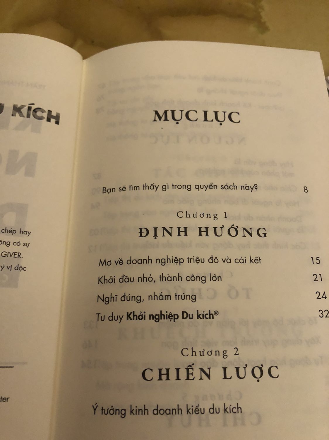 Tiki giao hàng nhanh, đến tay còn nguyên. Có phần quà tặng thêm của anh Phong rất hữu ích. Cuốn sạch đẹp trông rất thích. Nội dung hoà những chia sẻ của anh về khởi nghiệp rất hữu dụng cho các bạn mới như mình. Cảm ơn anh vì 1 cuốn sách của người Việt cho người Việt vì người Việt chất lượng như vậy. Đáng mua nhé các bạn