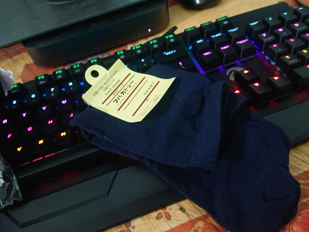 Mình mua 2 vòng cổ *** thì lại giao 1 đôi tất. Thất vọng quá