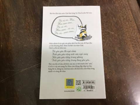 Lật trang đầu ra thấy giấy cực mịnnnn!, hình vẽ bên trong dễ thương, còn bìa sách thì rất đẹp giống như trên hình. Nói chung là 10 điểm nhưng có cái hàng của mình bị giao hơi muộn tí nhưng cũng không sao vẫn rất tốt. Nội dung thì vẫn rất hay đúng là sách của Nguyễn Nhật Ánh