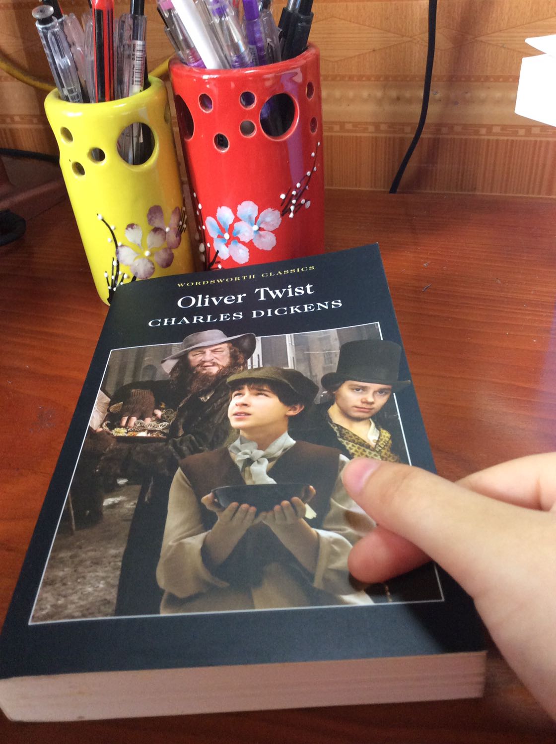 Lần đầu tiên mình mua một tác phẩm viết bằng tiếng anh để nâng cao trình độ ngoại ngữ. Đây là một tác phẩm kinh điển không phải bàn cãi. Tuy nhiên với mình, tác phẩm chưa đáp ứng đc nhu cầu của mình. Khổ sách hơi nhỏ, giấy mỏng, kém chất lượng, nội dung ko quá đặc sắc.