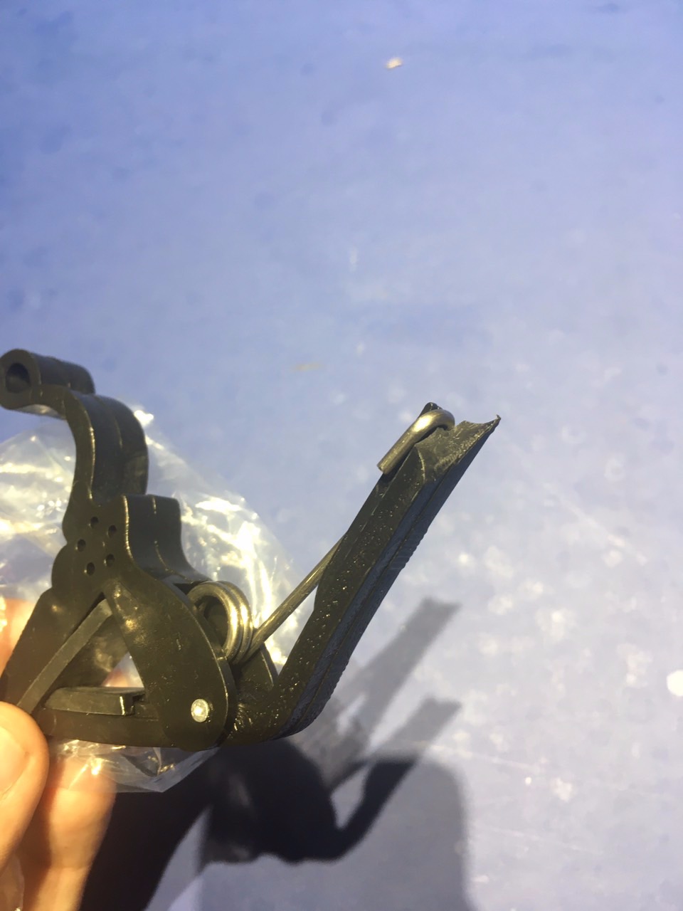 Sản phẩm bị vỡ phần tay bóp, mặc dù vẫn có thể xài được nhưng khá thất vọng. Có lẽ nên mua ngoài tiệm tốt hơn. Ngoài ra thì đều ổn, giao hàng nhanh, ...