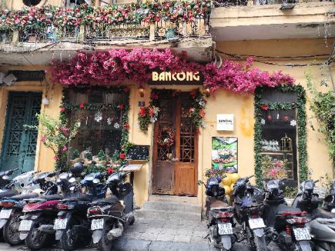 Vải mềm. Mình đeo cái này với bên ngoài đeo 1 khẩu trang vải nữa để đảm bảo chống nắng