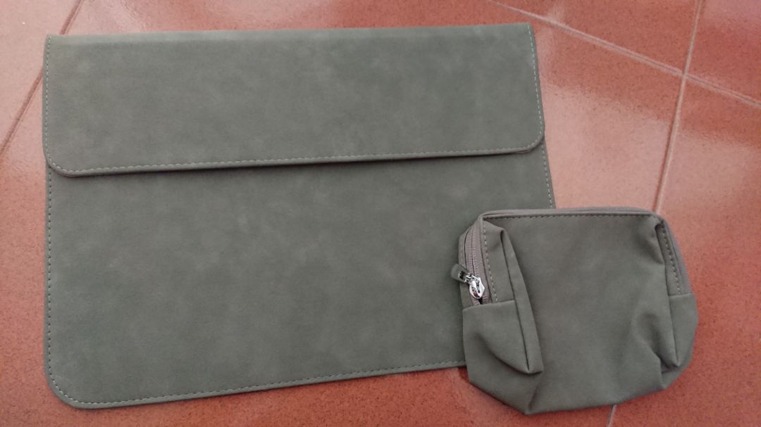 gói hàng chất lượng, dù chỉ bằng vải nhưng vẫn được bọc chống sốc tiki giao hàng nhanh,  bỏ vừa con surface laptop 4 của mình