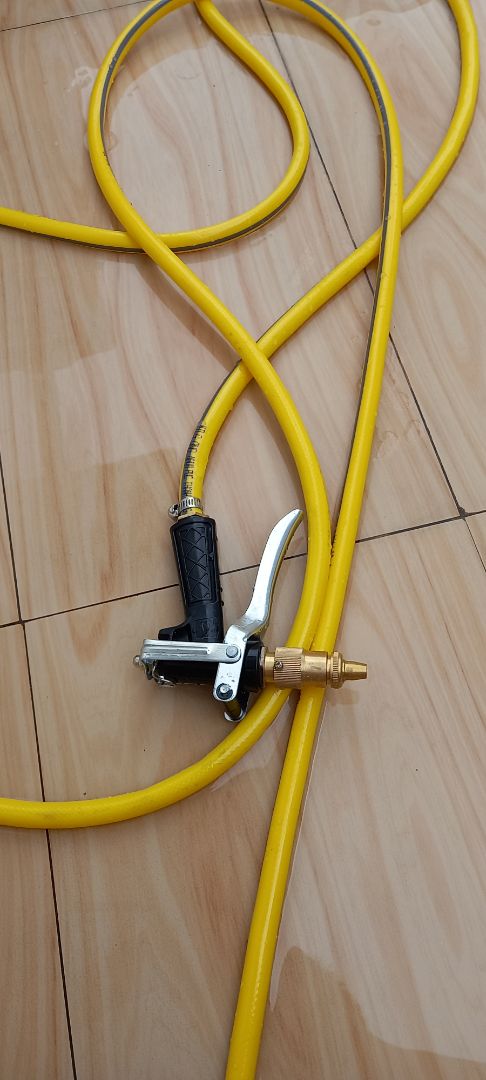 Chất lượng sản phẩm quá tệ. Xịt còn yếu hơn vòi thường. Đúng là đừng nên tin quảng cáo của vn. Sản phẩm xài 1 lần rồi vứt :)))