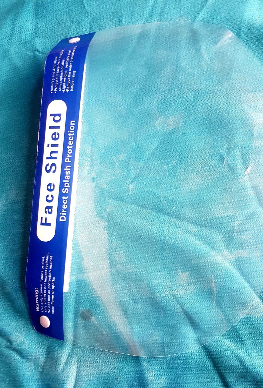 Hàng giao không đúng loại đăng ký là có gọng gương mà giao loại mặt che mềm ,chằng giữ bằng dây thun, mặt che bị cấn  loang và không trong ,nhìn mờ khi quan sát Hàng giao không đúng loại đăng ký là có gọng gương mà giao loại mặt che mềm ,chằng giữ bằng dây thun, mặt che bị cấn  loang và không trong ,nhìn mờ khi quan sát