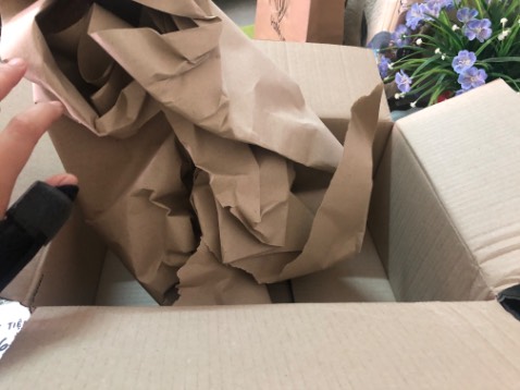 Chất lượng sách rất tốt nhưng bị bẩn vài chỗ, phần đóng gói tạm được.