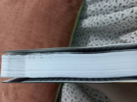 Mua sách mới mà cong giống sách cũ ghê.