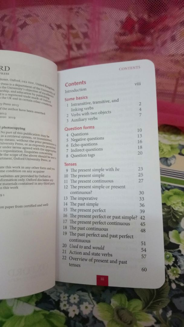 Sách mới tinh, trắng đẹp ?
Phần nội dung cũng na ná quyển Grammar bỏ túi tuy nhiên nó chú trọng vào phần Động từ và các thì sâu hơn quyển Grammar.
