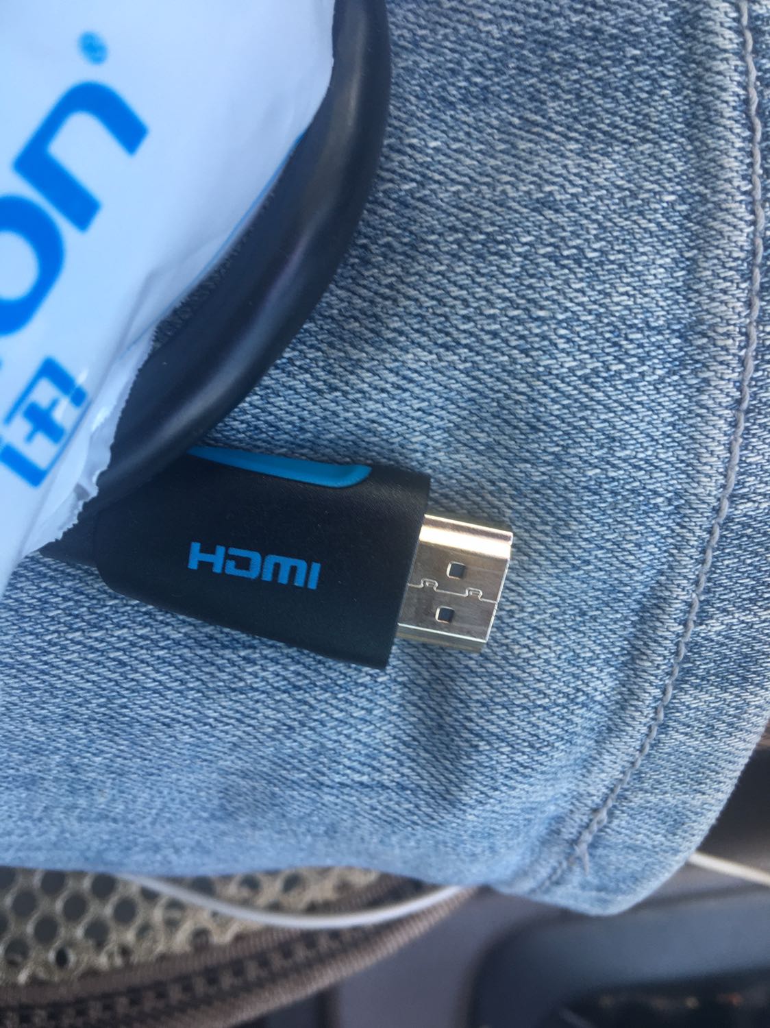 Đầu cáp tiếp xúc tốt, ít nóng. Tuy nhiên ko thấy hộp giấy và đầu cáp thì ko vàng như hình giới thiệu. Thông tin trên túi nhựa và trên dây thì người dùng không biết được HDMI 1.4 hay 2.0 … Nv shop tư vấn nhiệt tình.