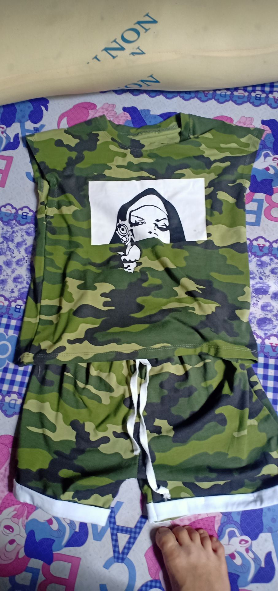 tạm ổn, hơi rộng tí, khong có hình mn thong cam