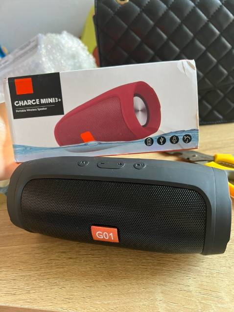 Mình đã mua cái loa thứ 2 bên shop này rùi, do săn sale nên giá rẻ thui và vẫn vậy shop vẫn giao hàng siu nhanh chỉ trong vòng 1 ngày, gói hàng siu chắc chắn, mong cái thứ 2 này dùng sẽ tốt,