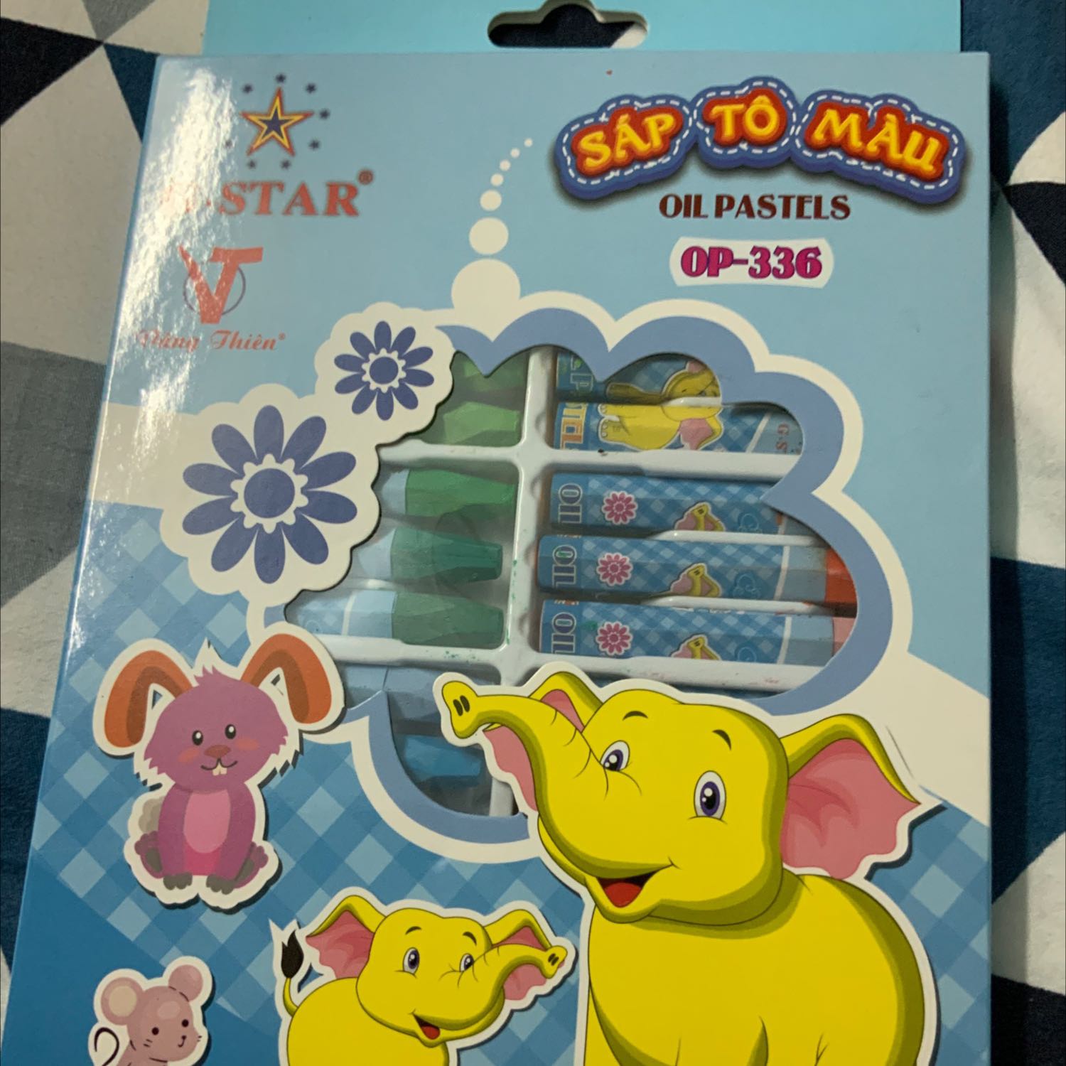 Hộp màu tuyệt vời. Đóng gói rat can than va thoi gian giao hang nhanh