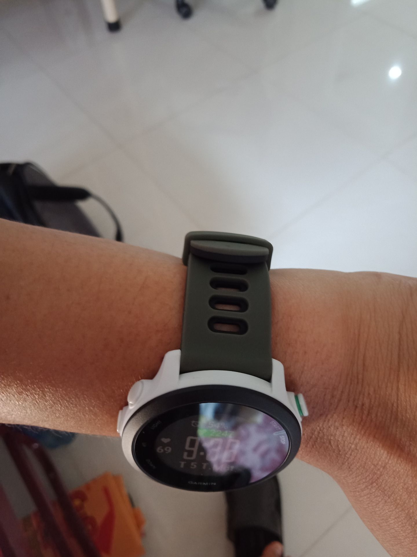 Dây đeo mềm, dẻo, có 2 vòng cố định chắc chắn.