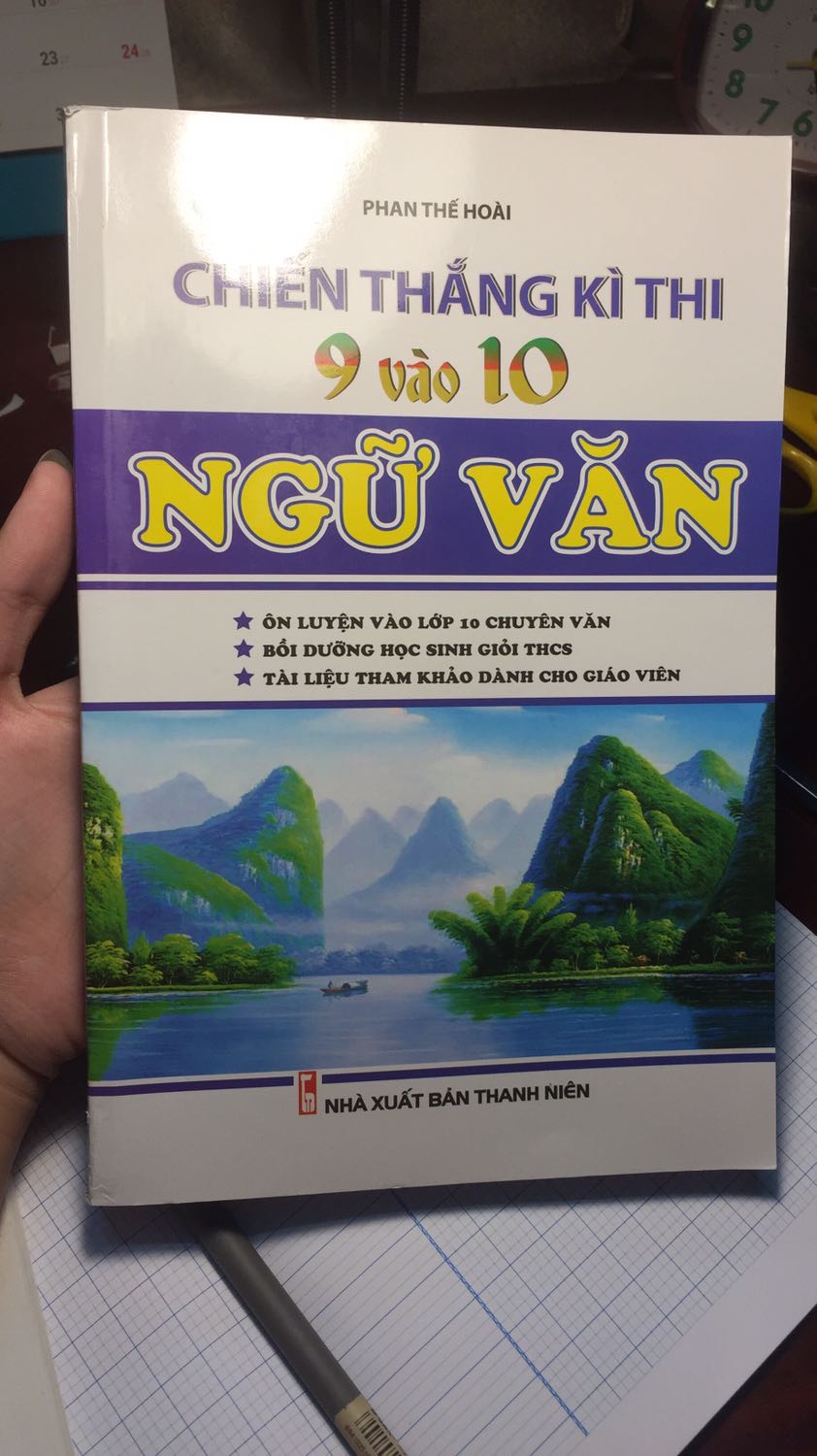 Cuốn sách rất hay, lời giải chi tiết, đề có chọn lọc. Nói chung là mình khuyên các bạn nên mua nhé, mình mua để ôn vào chuyên văn nên sẽ cố gắng mỗi ngày cày 1,2 đề