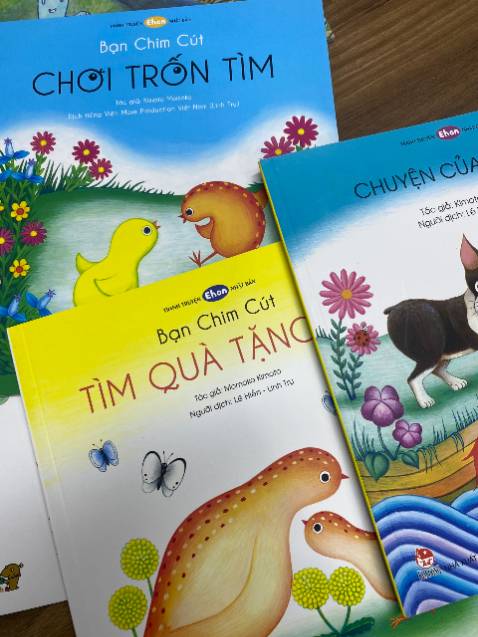 các mẹ nên đọc cho con nói giọng giả vờ làm nhân vật con sẽ rất thích. em bé nhà mình ngày nào cũng ngóng tới giờ mẹ đọc cho nghe