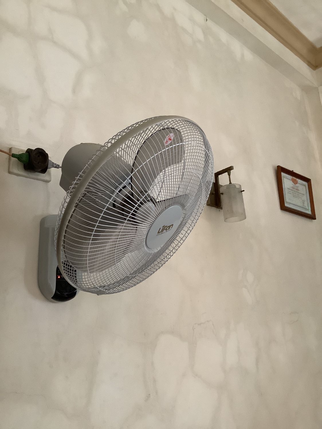 Khi bật số 1 phát ra tiếng kêu to ở trục quay Khi bật số 1 phát ra tiếng kêu to ở trục quay