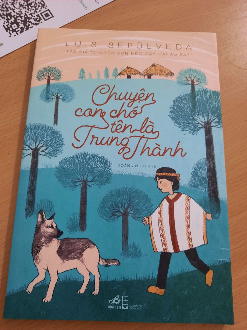 sách còn mới dù không có bookcare. hình minh hoa rất dễ thương. một tác phẩm của tác giả "chuyện con mèo dạy hải âu bay" nên chắc chắn rất hay và ý nghĩa.