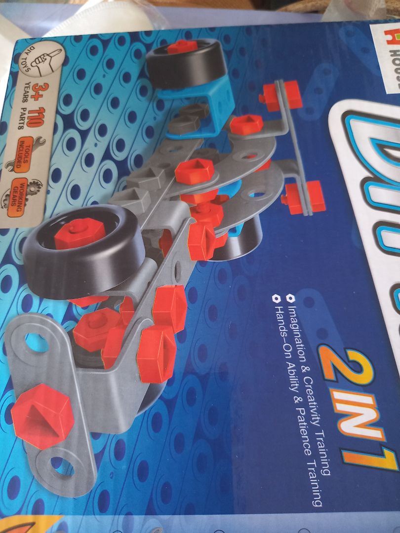 bộ này thiếu con tán đâu có ráp được. Shop xem gửi cho bộ con tán để vặn bộ ốc để ráp thành mo hình nha, cám ơn