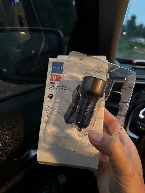 Sạc nhỏ gọn, chắc chắn, tốt , sạc nhanh đúng như mô tả . Trông xịn lắm luôn, mình mua tặng bạn mà ưng quá