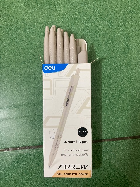 Sản phẩm giao về rất khác nhưng vì loại bút này viết khá ổn nên cho 2 sao