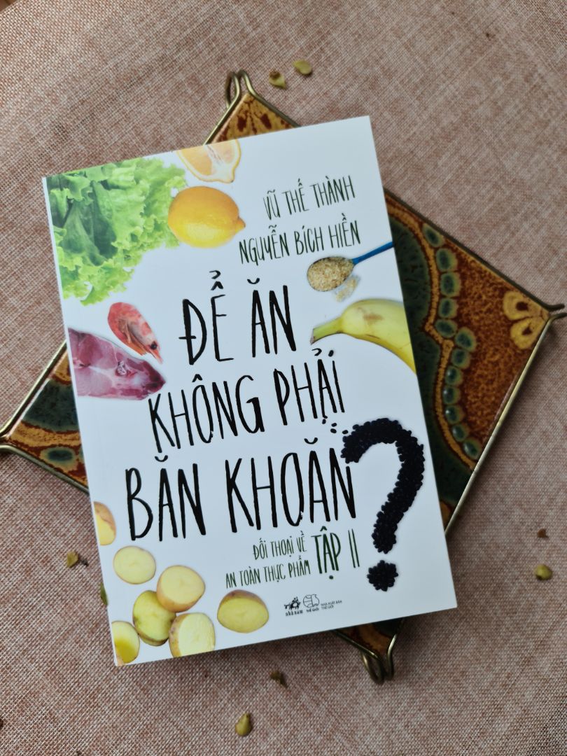 Trong thời buổi người kinh doanh thực phẩm khai thác sự sợ hãi ở người tiêu dùng để kiếm tiền, truyền thông giật tít, tiếp tay họ cũng để kiếm tiền, thì trấn an được nỗi sợ hãi bằng những hiểu biết khoa học là một việc làm chẳng những khó mà còn đòi hỏi sự dũng cảm. Cảm ơn các tác giả.