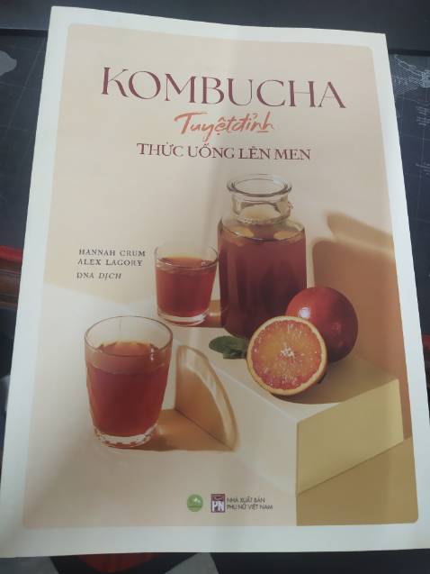 Mở hàng ra mà bất ngờ, không ngờ sách dày và nặng thế. Sách hướng dẫn khá chi tiết và cẩn thận từng công thức, cách chế biến Mở hàng ra mà bất ngờ, không ngờ sách dày và nặng thế. Sách hướng dẫn khá chi tiết và cẩn thận từng công thức, cách chế biến