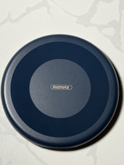 Sạc cho iPhone khá ổn. Mặc dù dùng pin dự phòng, USB output + Lightning input, tốc độ sạc ở mức chấp nhận được.
Thiết kế gọn nhẹ, tiện lợi.