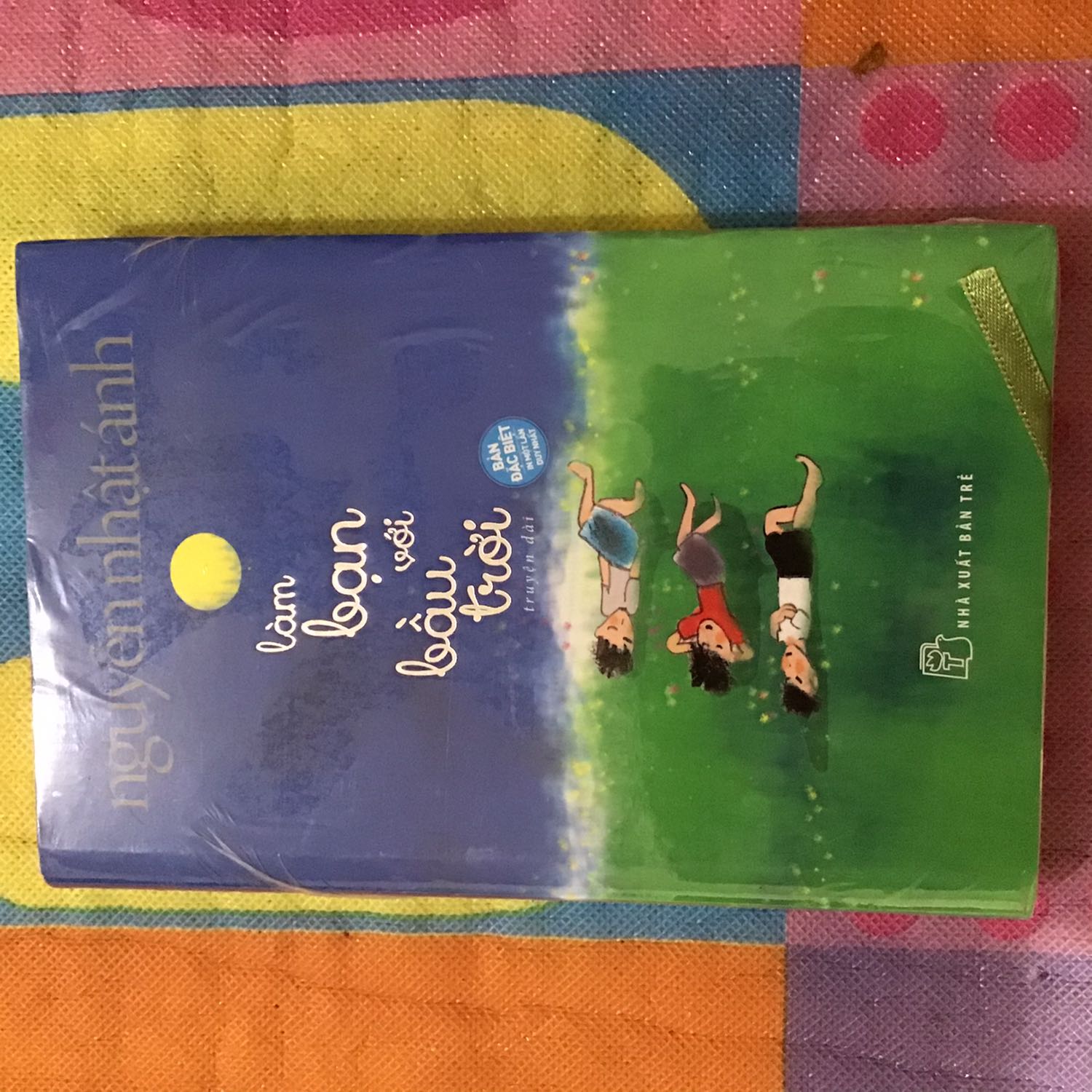 Sách mới,giao hàng nhanh,sách đẹp. Được sale 70% nên hốt luôn. Mình luôn thắc mắc sách của bác Ánh biết là hay,là mới nhưng giá thì quá cao so với thực tế giá sách trong nước. Nhiều sách của các tác giả tầm châu lục,thế giới và lượng fan hùng hậu cũng k cao như thế :)
