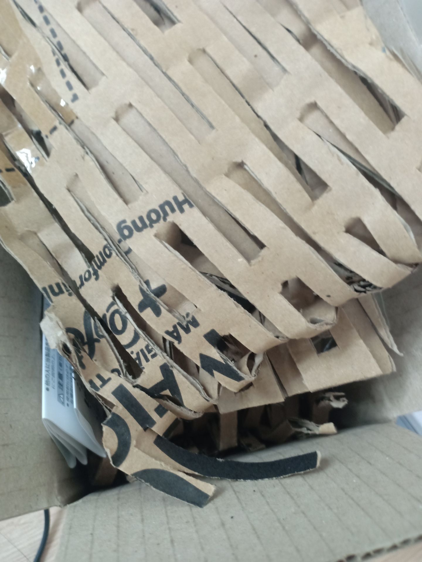 sản phẩm đúng như mô tả. mình chưa cho bé đeo nên chưa biết thế nào. sp đóng gói rất chắc chắn.