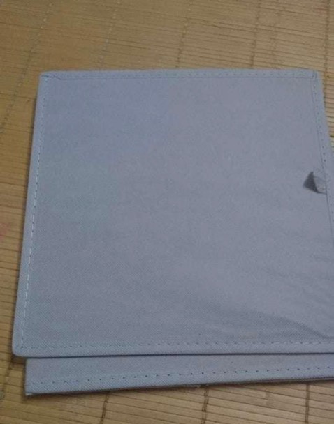 Rất đẹp. Rất cứng cáp, chắc chắn. Sản phẩm có thể gấp gọn tiện lợi. Mình thấy cỡ vừa đủ dùng, để đồ dùng hợp lý, mọi người nên mua rồi cho vào kệ tổ ong nha, chống bừa bộn nhưng cungz để trang trí luôn