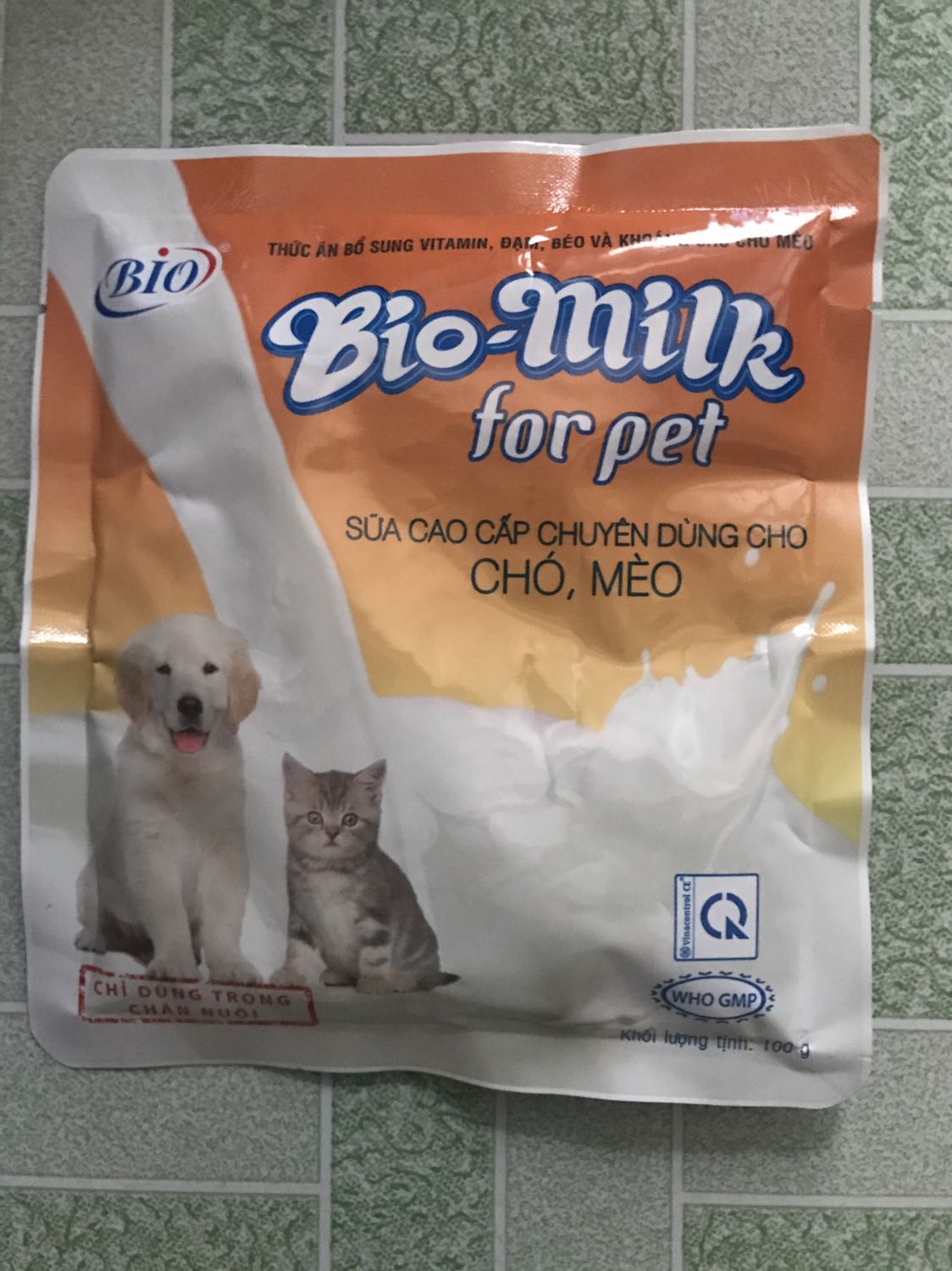 Giao sớm hơn dự định, đúng hàng, gói kĩ. Còn về chất lượng sp thì chắc mình sẽ review vào 1 dịp khác nhé. Vì có 1 chuyện buồn là mình mua sữa cho bé cún của mình đang bệnh uống, nhưng bé cún đã mất trước khi Tiki giao hàng 1 ngày. ?