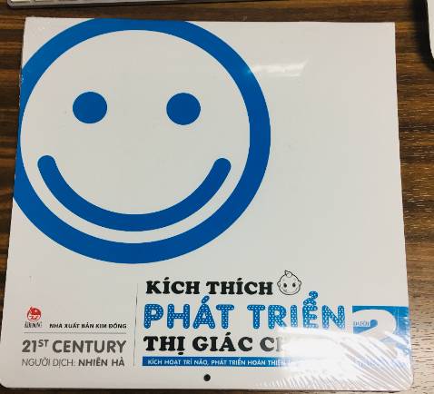 sách giao nguyên vẹn!
sách đẹp nhiều màu sắc và khổ bự, dễ cầm, dễ cho bé coi,  rất phù hợp với bé dưới 6 tháng tuổi