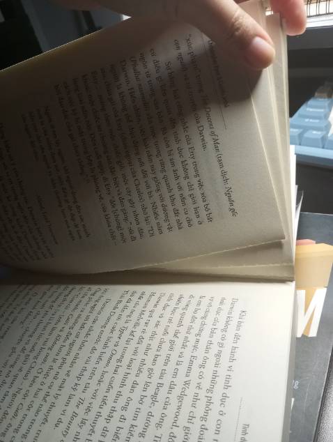 Mình mua 2 quyển, mà một quyển mới đọc tầm 60 trang đãng bung và bục ra như này, dù mình chưa từng gặp trường hợp này trước đây. Chất lượng sản phẩm chán quá