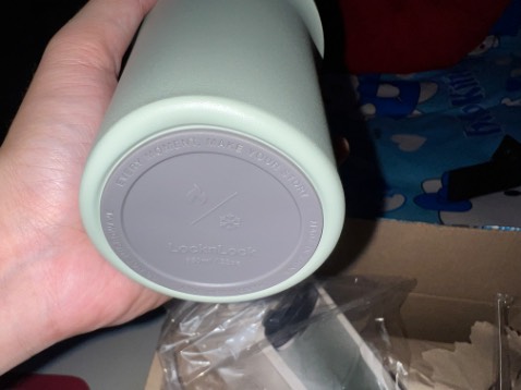 Giao hàng rất nhanh, hàng đẹp nhưng điểm trừ nhân viên không kiểm tra kỹ hàng trước khi đóng gói, đáy ly mặt ngoài bị lõm, méo k đặt vững được. Đã tạo yêu cầu chờ hỗ trợ đổi sp nhưng chưa thấy Tiki phản hồi!