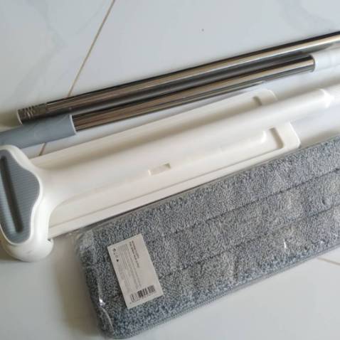 Hàng bên ngoài còn đẹp hơn hình ảnh, giao hàng nhanh. Cây lau nhà vắt khô, lau nhanh vì bàn lau lớn. Đặc biệt là nhà sạch và khô nhanh nữa. Mình rất hài lòng, mn nên mua nhé