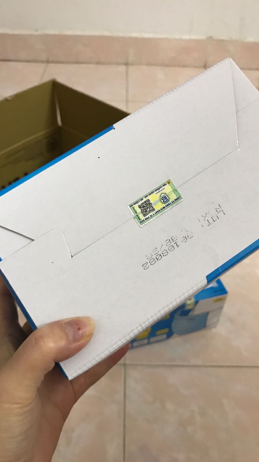 Hàng giả , chất lượng quá kém không chấp nhận được. Mất uy tín và thương hiệu sản phẩm .tem dưới đáy đã tự ý cắt sẵn , không nguyên tem mác . Thật quá thất vọng về sản phẩm