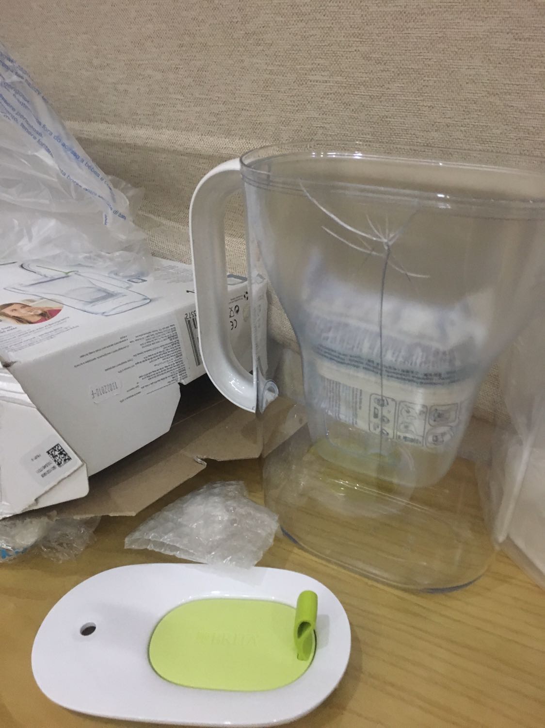 Người nhà tôi nhận hộ hàng sáng nay nhưng không mở ra kiểm tra. Tôi vừa mở ra thì phát hiện bình bị vỡ như trong ảnh. Tiki có thể hướng dẫn để đổi trả được không?