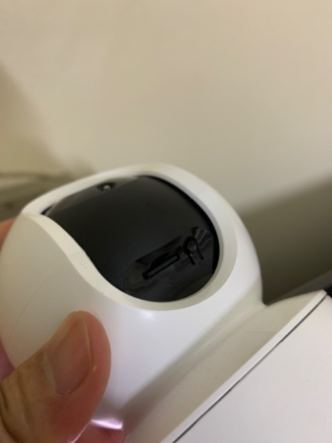 Mình lắp thẻ nhớ nhưng không được. Đã thử khởi động lại camera.