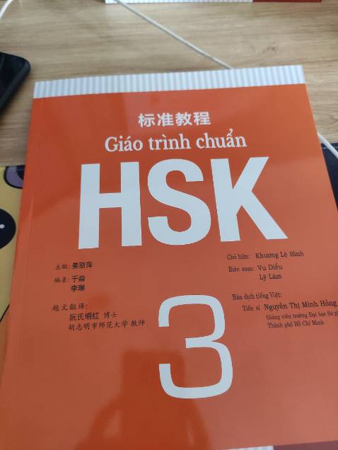 Sách màu, giấy đẹp. Ok