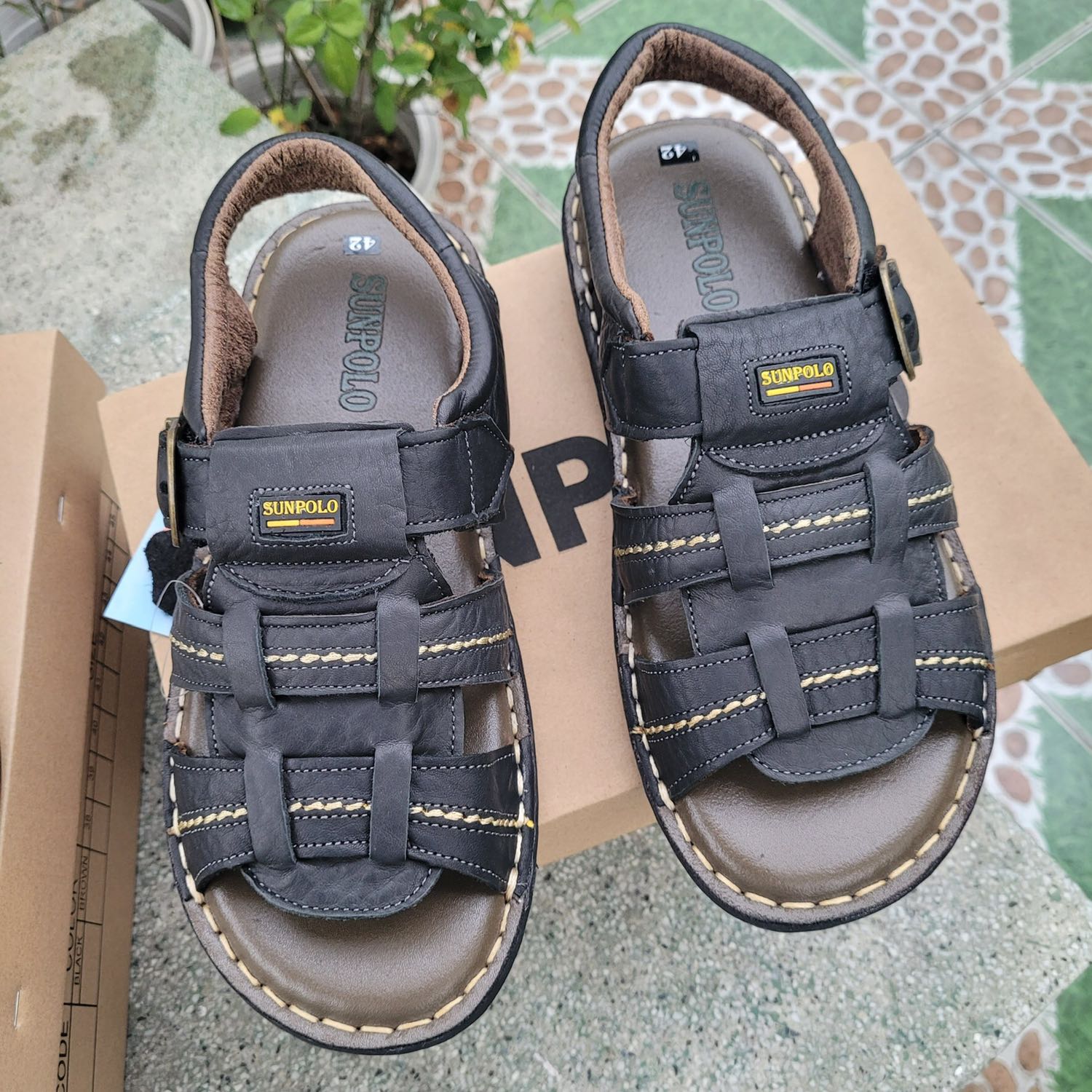 Quá ưng. Shop tư vấn nhiệt tình, hàng đóng gói cẩn thận, chất da dày dặn chuẩn vừa chân. Khuyên mọi người nên mua 👍