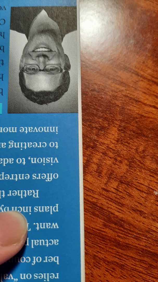 Chất lượng sách in không tốt. Phần bìa in k che được hết phần giấy trong sách. Loại giấy in cũng khá là mỏng và rít.