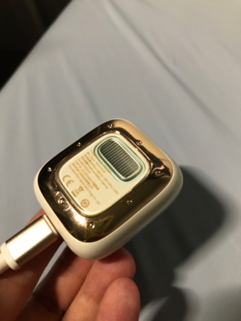 Hàng đẹp y hình luôn nha, đeo thử mặc dù ko hiểu sao đeo trên tai hơi lỏng lỏng nhưng rất thoải mái không tuột không bị đau tai mà âm thanh cũng không lọt ra ngoài. Rất ưng đáng mua nha. tiki bây giờ ship hàng như tên lửa ấy vừa đặt xong mấy tiếng sau đã bắt nhận rồi không kịp trở tay 🤣