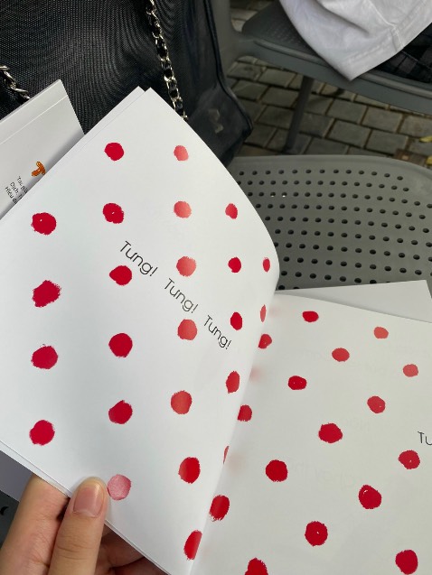 sách chính hãng giấy mới an toàn ko bị đau tay con và thấy con hào hứng