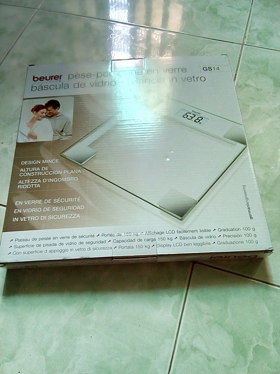 Cân nhìn đơn giản không cầu kỳ phù hợp vs không gian gia đình, mặt kính chịu lực tốt , sản phẩm theo dõi thể trạng sức khỏe tốt trong tầm giá chính sách bảo hành tốt 
Tiki giao hàng thì khỏi bàn rồi , dịch vụ giao hàng tốt đóng gói sản phẩm đẹp